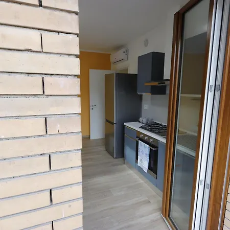 Miresole Nicomare דירה